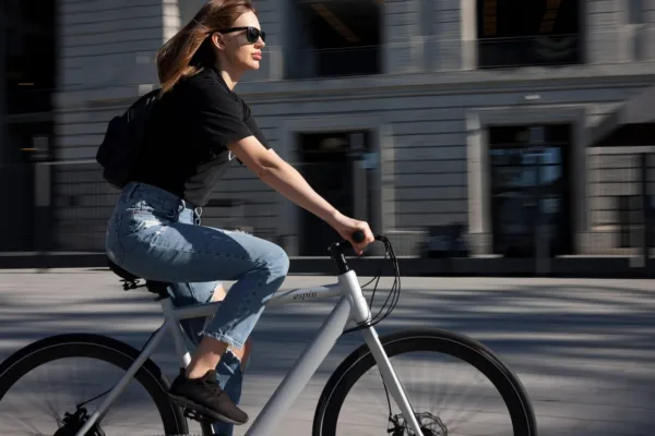 Amazon Deploys E-Bike Fleet to Navigate New York City Congestion