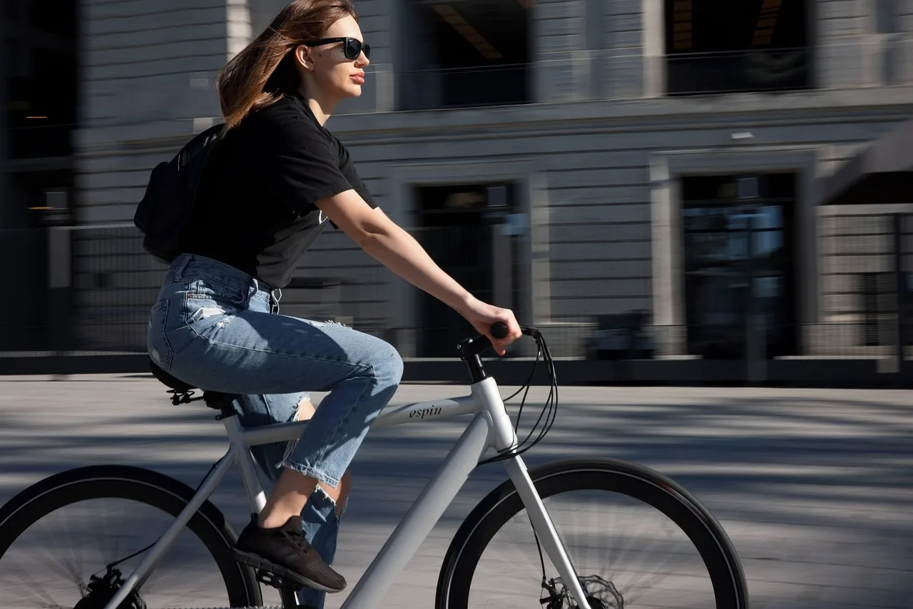 Amazon Deploys E-Bike Fleet to Navigate New York City Congestion