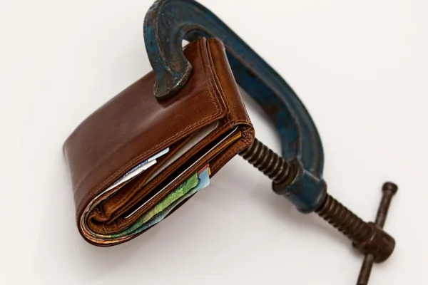 Canadian Consumer Insolvencies Soar to Post-2009 High Amid Mounting Debt Crisis