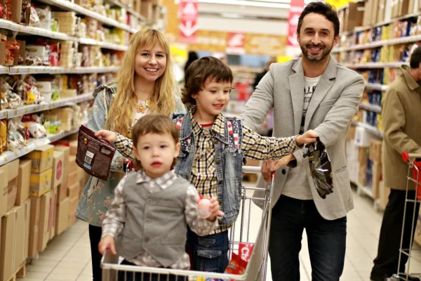 Economic Strain: Majority of Americans Report Reduced Grocery Spending Amid Rising Costs