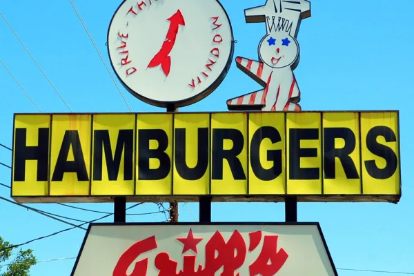 Fast Food Giants Maintain Sales Growth Despite Economic Headwinds