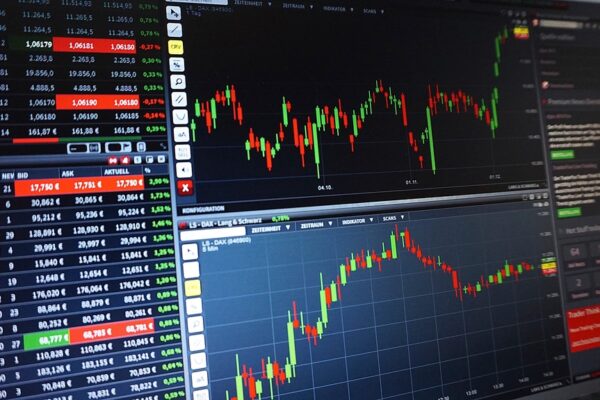 Fed Inflation Gauge Approaches 4% Threshold Amid Energy Market Volatility