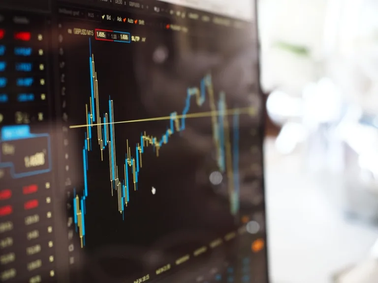 Fed Officials Signal Potential Rate Hikes Amid Geopolitical Volatility