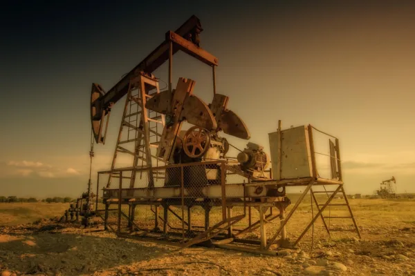 Global Oil Prices Surge as Iran Diplomatic Efforts Falter, Brent Nears $105