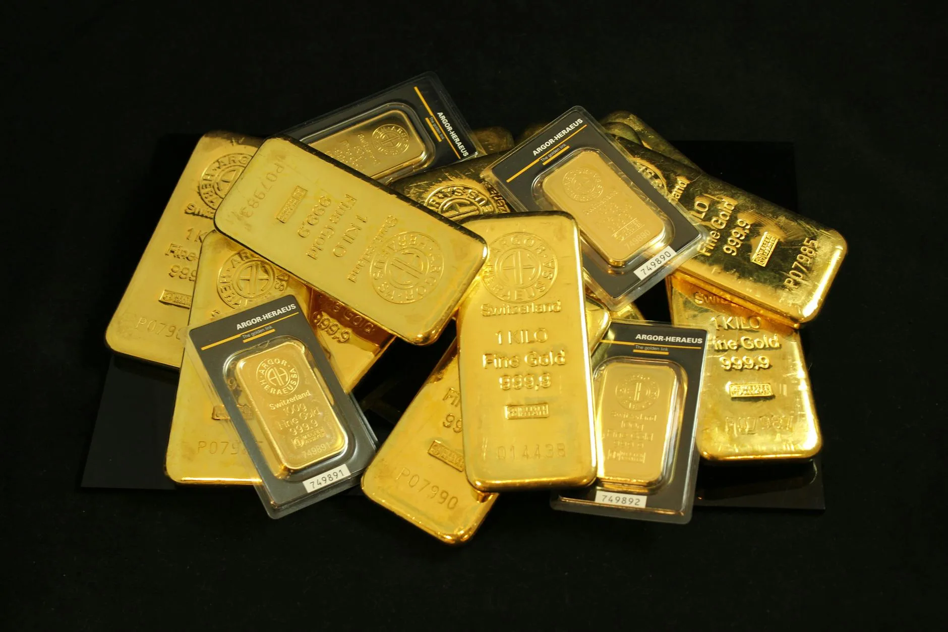 Gold Stagnates as Strait of Hormuz Disruptions Fuel Global Inflationary Pressures