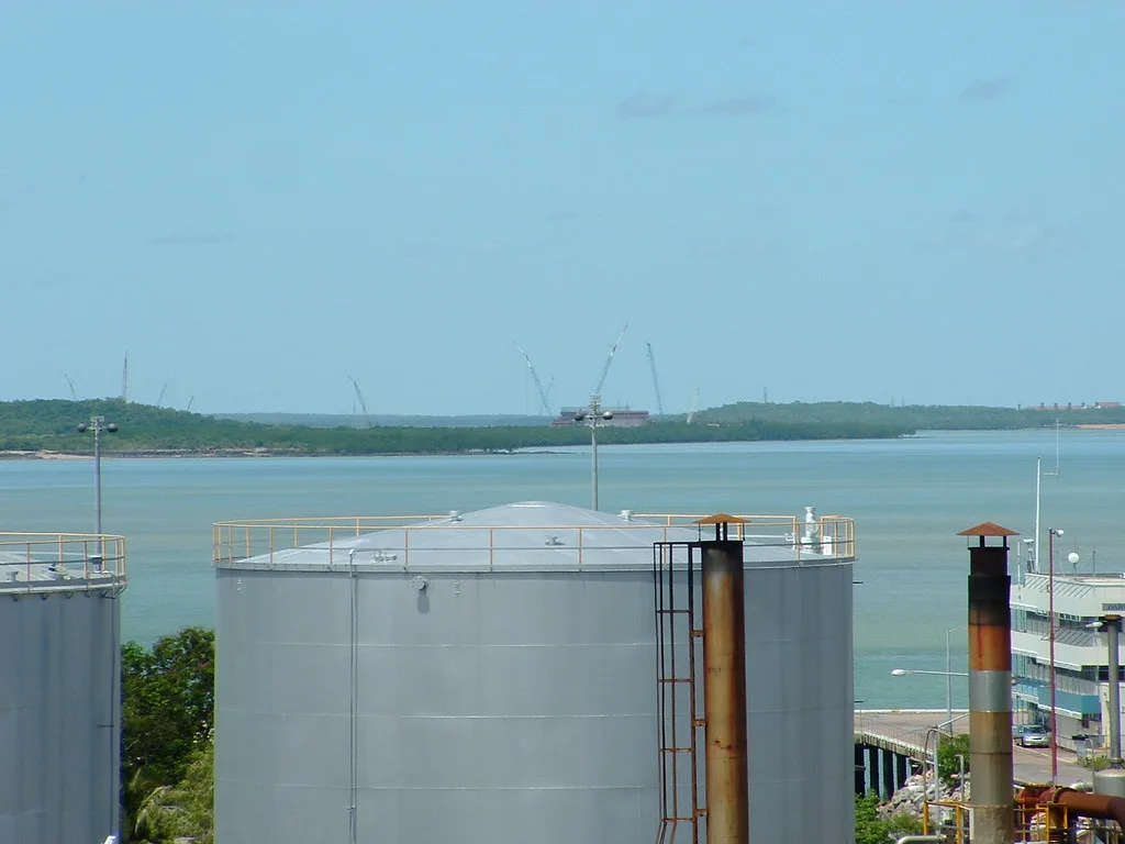Gujarat Energy Profits Plummet 48% Amid Geopolitical Instability