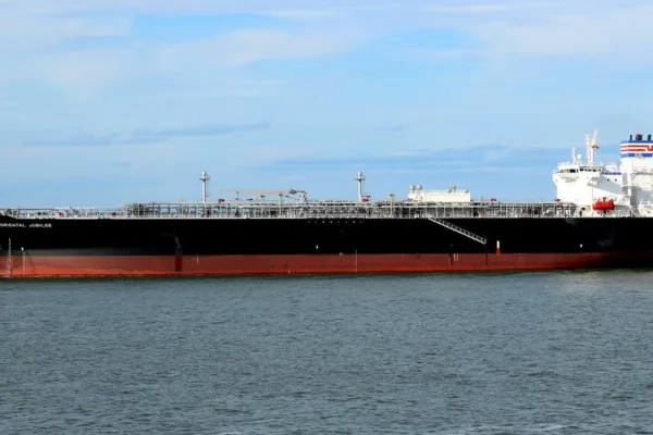 India-Linked LPG Tanker Navigates Strait of Hormuz Amid Regional Fuel Volatility