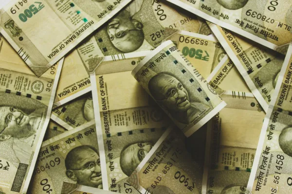 Indian Rupee Faces Sustained Volatility Amid Escalating Global Oil Prices