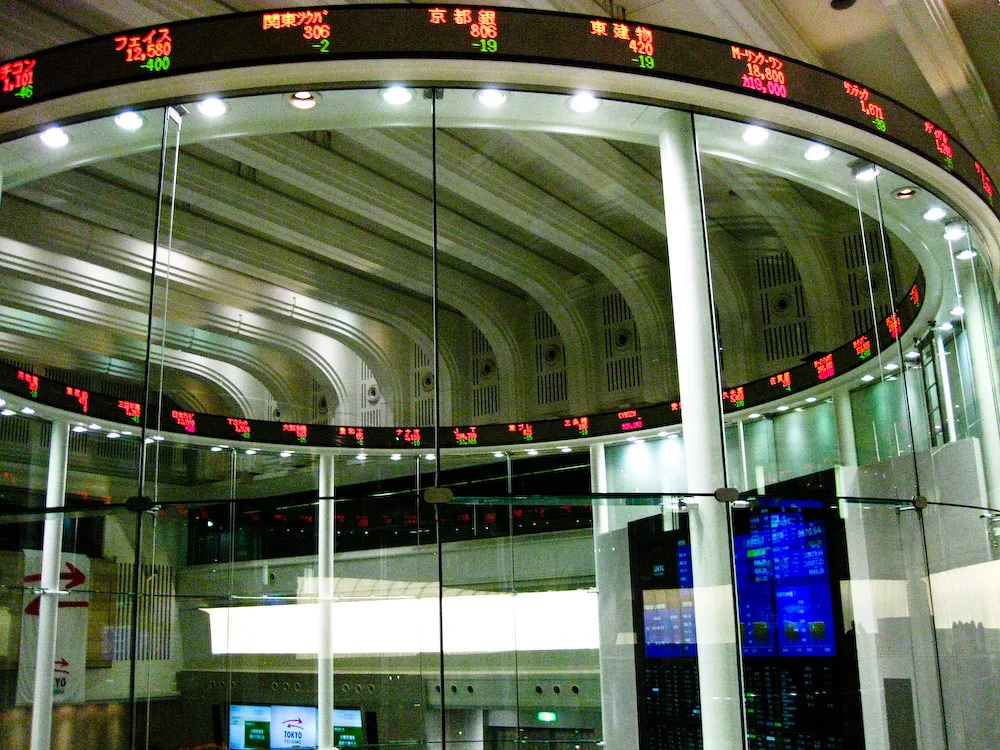 Indian Rupee Hits Record Low of 88.75 Against US Dollar