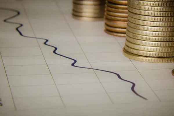 India's Current Account Deficit Narrows to $2.4 Billion in First Quarter