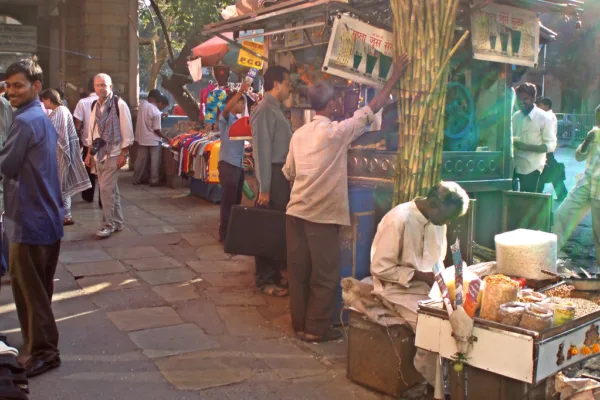 India's Financial Conditions Tighten Amid Global Volatility and Currency Pressure