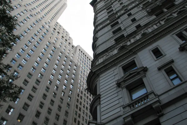 Jamie Dimon Warns of Potential Interest Rate Hikes Despite Market Volatility