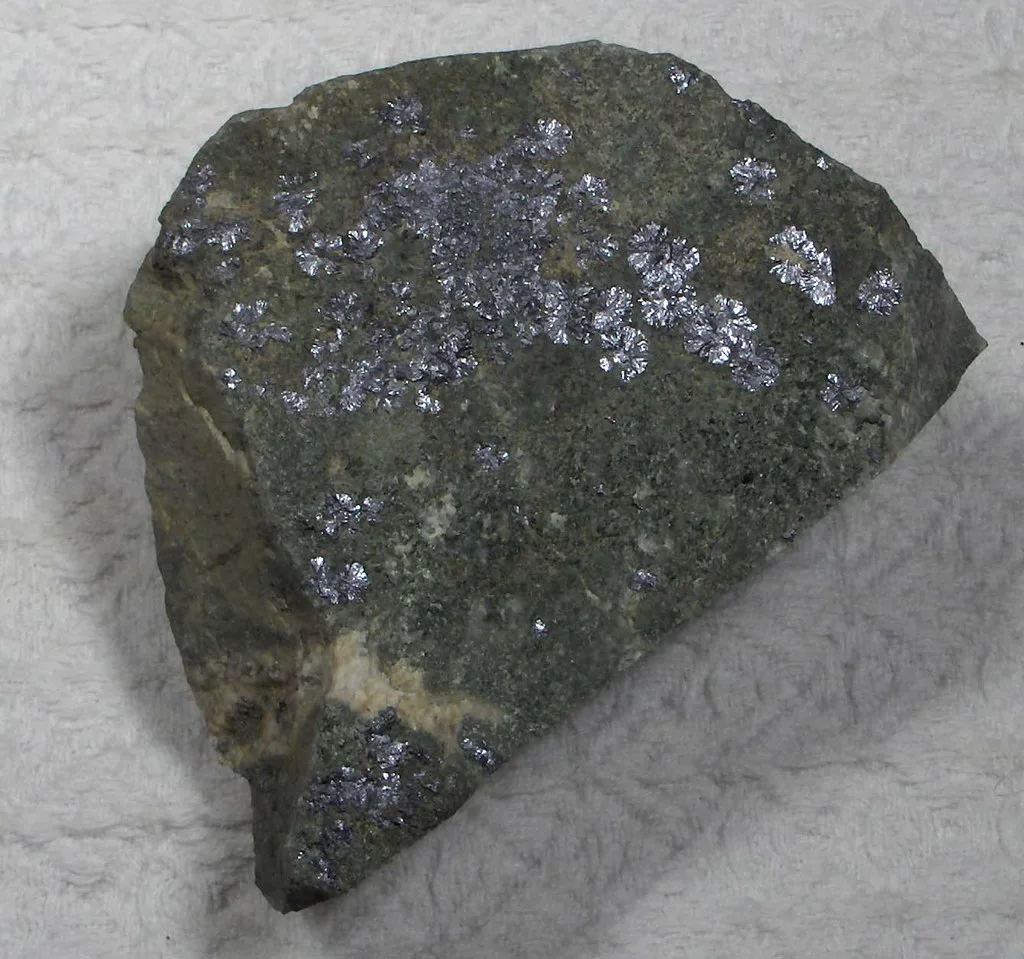 Lomiko Metals Advances La Loutre Graphite Project with Positive Pre-Feasibility Study