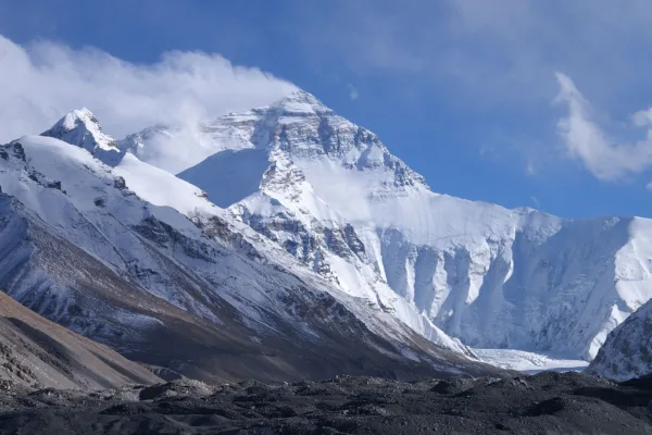 Mount Everest Sees Record Single-Day Summit Surge