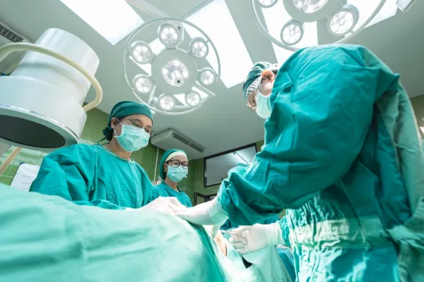 Roche Launches 7-Minute Immunotherapy Injection for Lung Cancer in India
