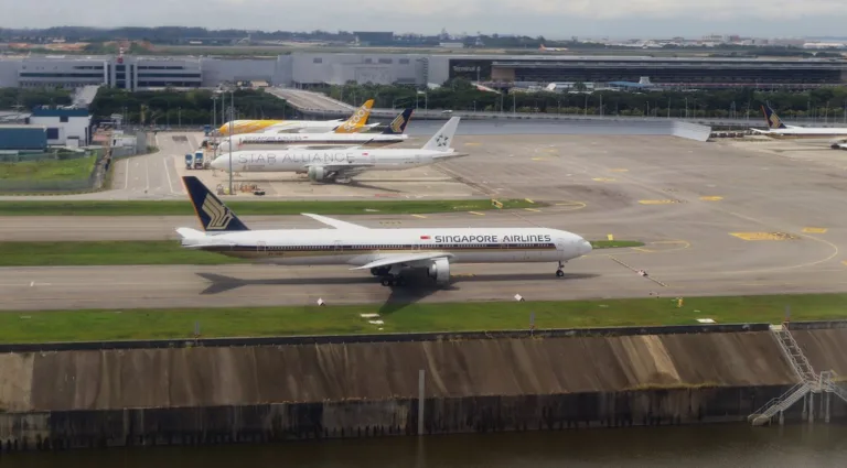 Singapore Airlines Profit Dips 57% Amid Integration Costs and Regional Competition