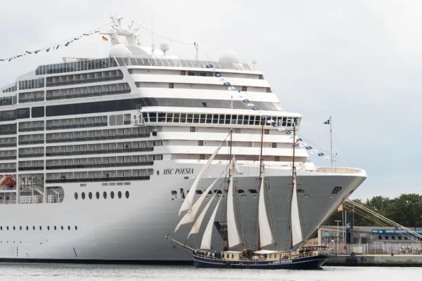 Technical Glitches Halt Disney Adventure Cruise in Singapore, Sparking Passenger Frustration Amid Global Expansion