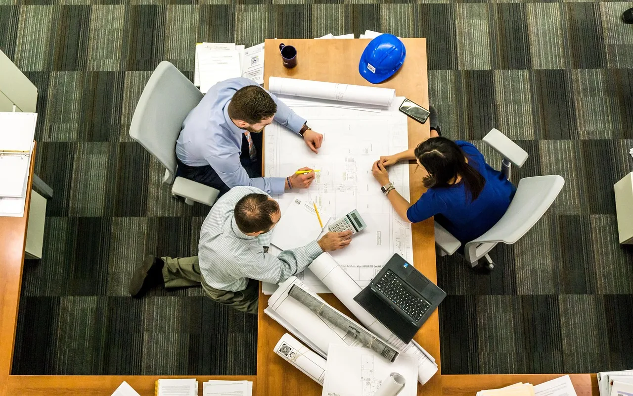 The Data-Driven Divide: Why Strategy Outperforms Software in Modern Business