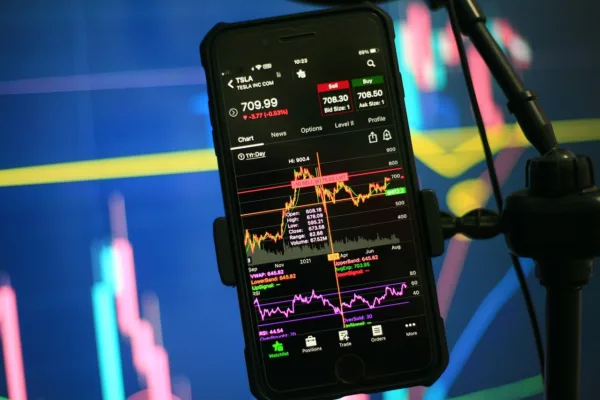 The Rise of Maintenance-Free Investing: A Simplified Approach to Portfolio Management