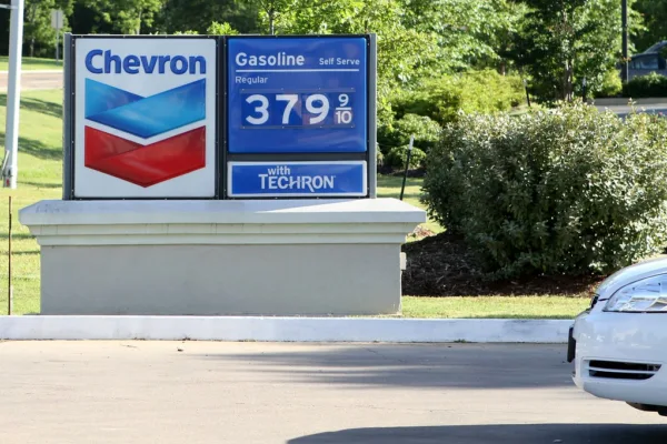 US Gas Prices Hit Four-Year High Ahead of Memorial Day Weekend