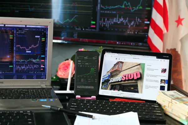 Versant Shares Surge Following Stronger-Than-Expected Quarterly Earnings