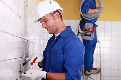 Blue-Collar Wages Outpace White-Collar Growth: A New Economic Shift