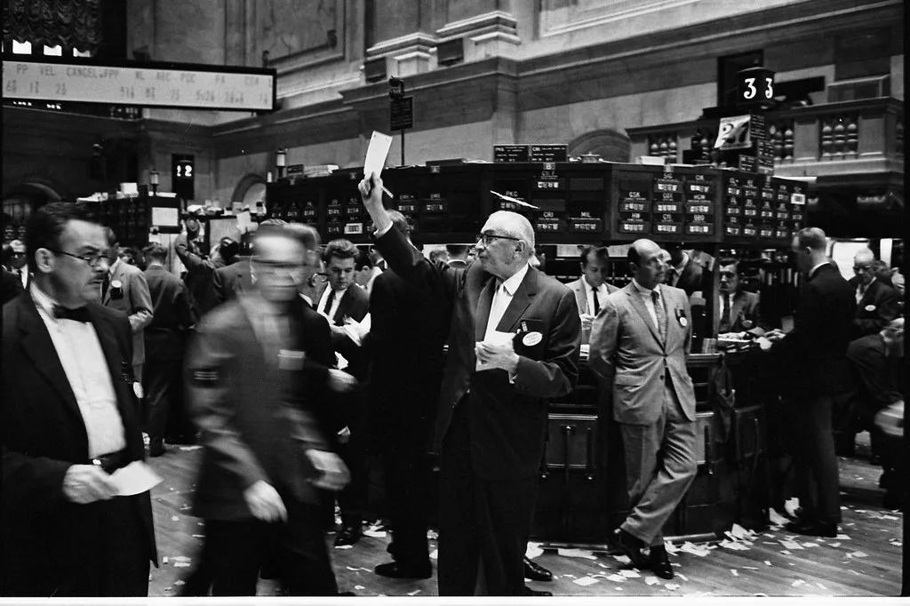 Dow Soars Nearly 900 Points as Wall Street Bets on Iran Peace Deal