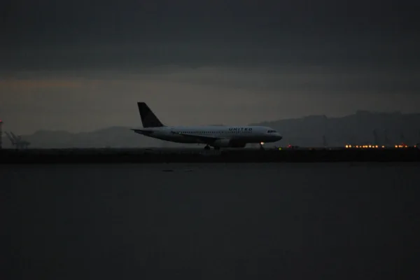 Global Airline Profits Projected to Plummet by 50% Amid Geopolitical Turmoil and Rising Fuel Costs