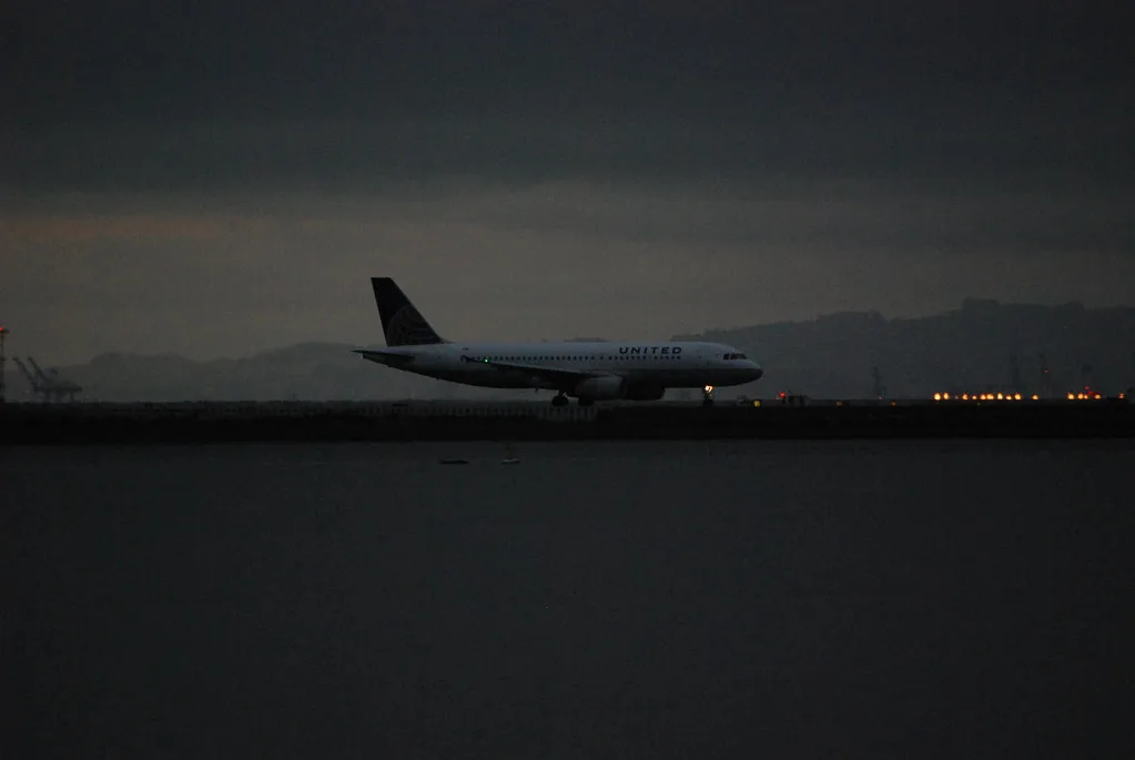 Global Airline Profits Projected to Plummet by 50% Amid Geopolitical Turmoil and Rising Fuel Costs