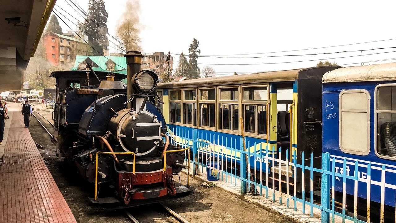 India's Historic Kangra Toy Train Resumes Operations After Four-Year Hiatus
