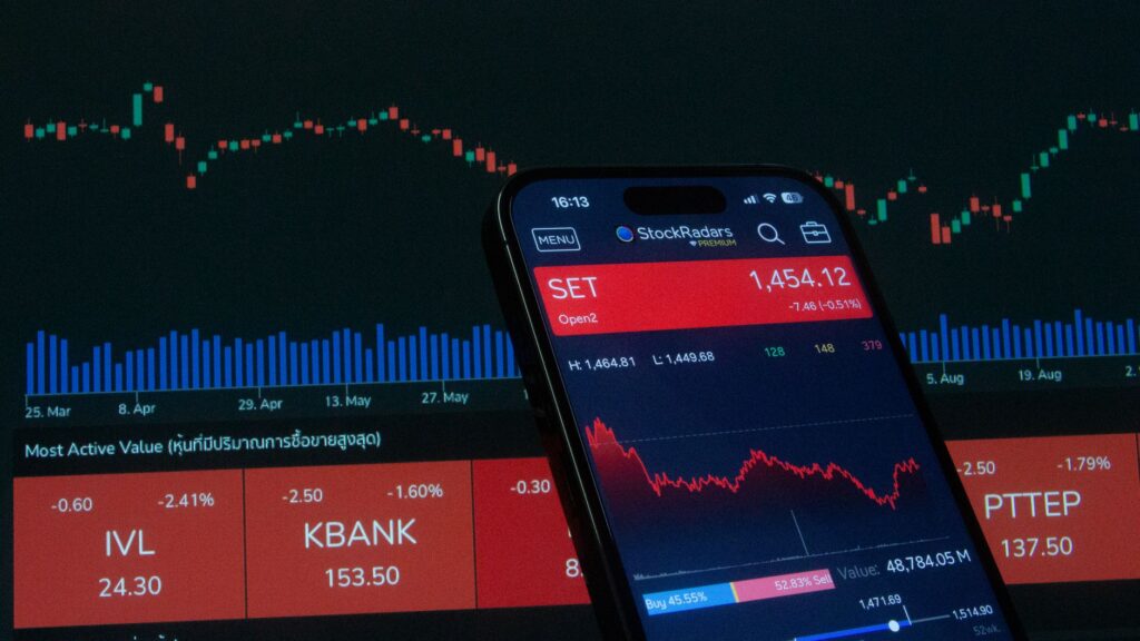 Market Strategists Eye Sub-₹100 Stocks Amid Bank Nifty Consolidation