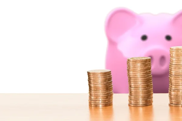 US Real Wages Decline as Inflation Outpaces Earnings Growth
