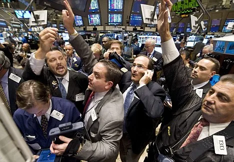 Wall Street Stages Tech-Led Rebound Amid Geopolitical Uncertainty