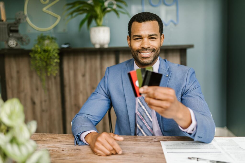 American Express Shares Fall as Rising Operational Expenses Eclipse Revenue and Spending Growth