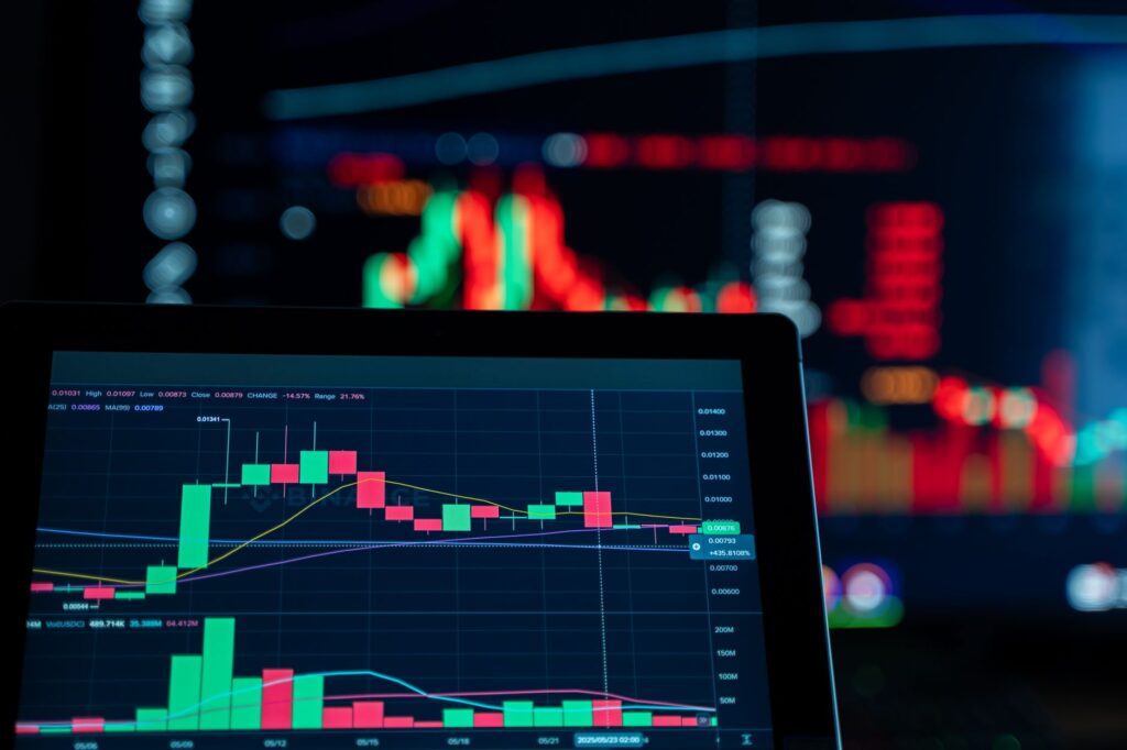 Asian Markets Retreat as Tech Selloff and Geopolitical Tensions Weigh on Investor Sentiment