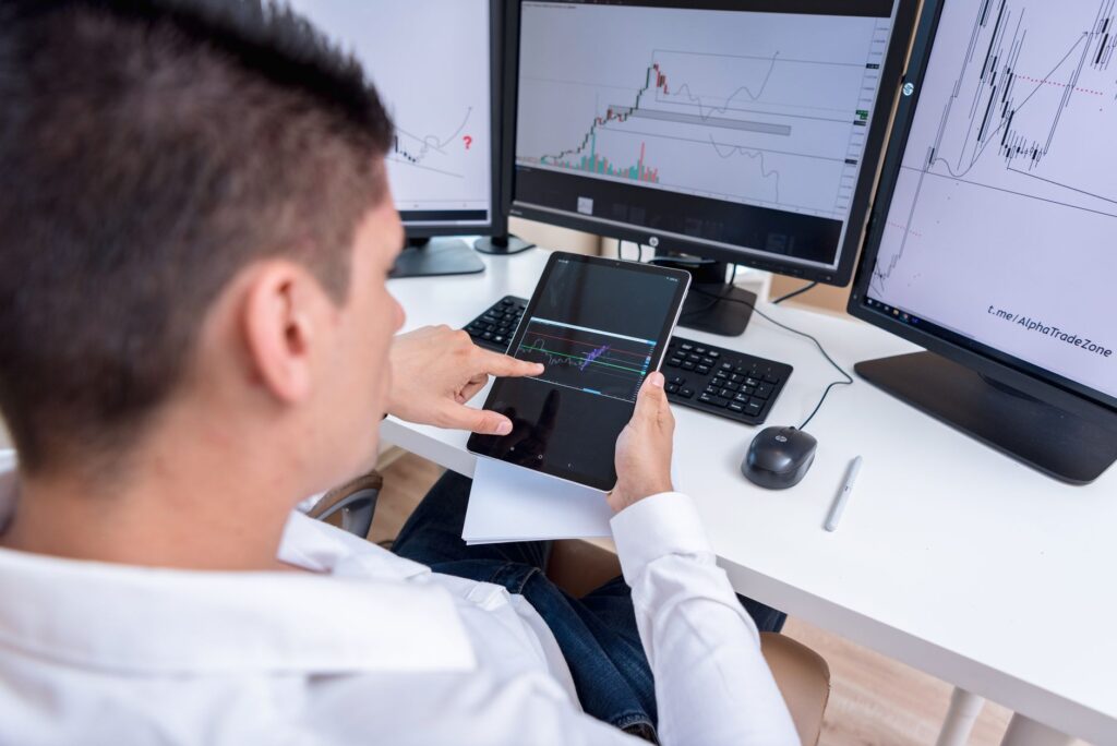 Beyond the Charts: How to Smartly Evaluate an Underperforming Mutual Fund
