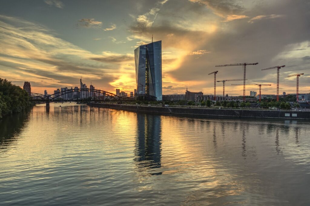Eurozone Wage Growth Cools as ECB Prepares Next Policy Steps