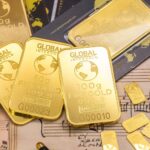 Gold Prices Stabilize Amid Shifting Federal Reserve Rate Expectations