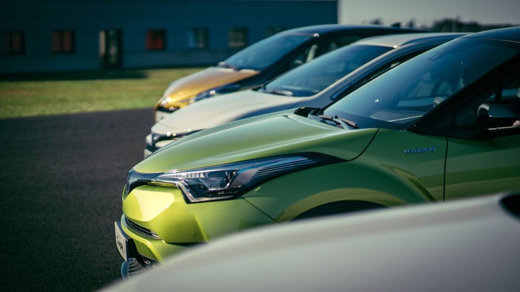 Japanese and Korean Automakers Dominate Surging U.S. Hybrid Vehicle Market