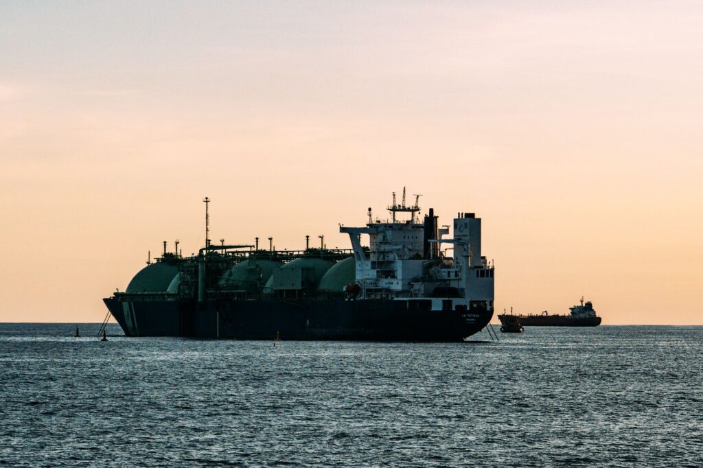 QatarEnergy Prepares to Extend LNG Force Majeure Into October Amid Middle East Conflict