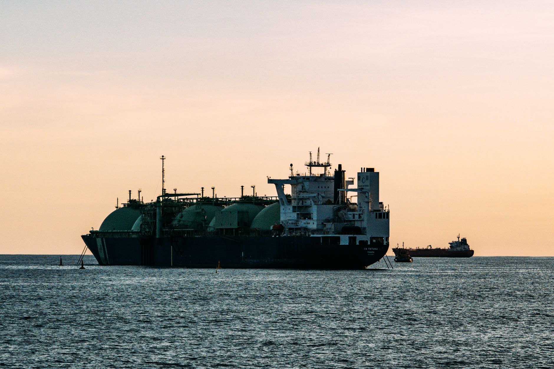 QatarEnergy Prepares to Extend LNG Force Majeure Into October Amid Middle East Conflict