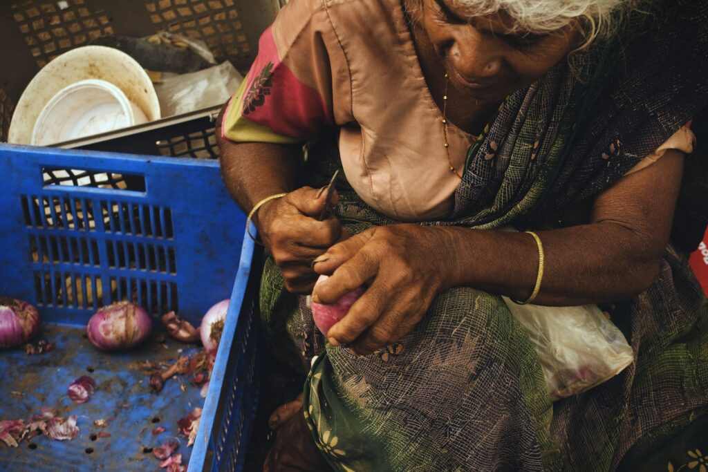 Rising Prices Hit Indian Kitchens as Rain and Drought Disrupt Onion and Rice Supplies
