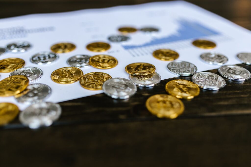 Safe-Haven Surge: Gold Rebounds Above $4,070 as Geopolitical Tensions and US Rate Outlook Stir Global Markets