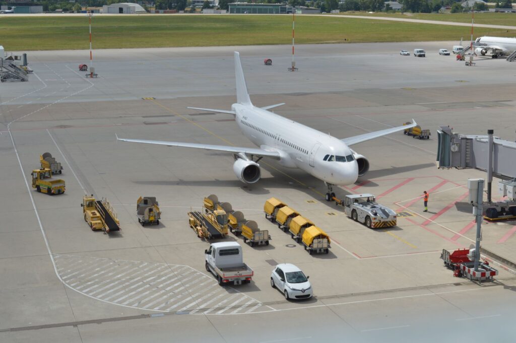 SpiceJet Struggles as Cash Crunch Triggers Flight Delays and Shrinking Market Share