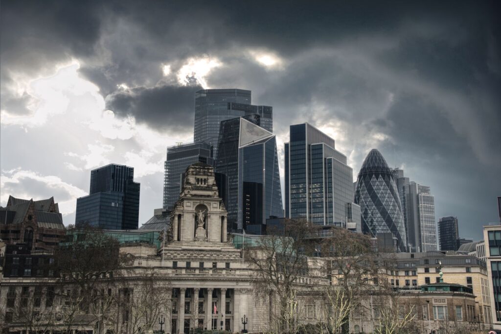 U.K. Economy Edges Into Growth Amid Persistent Energy Pressures and Geopolitical Tensions